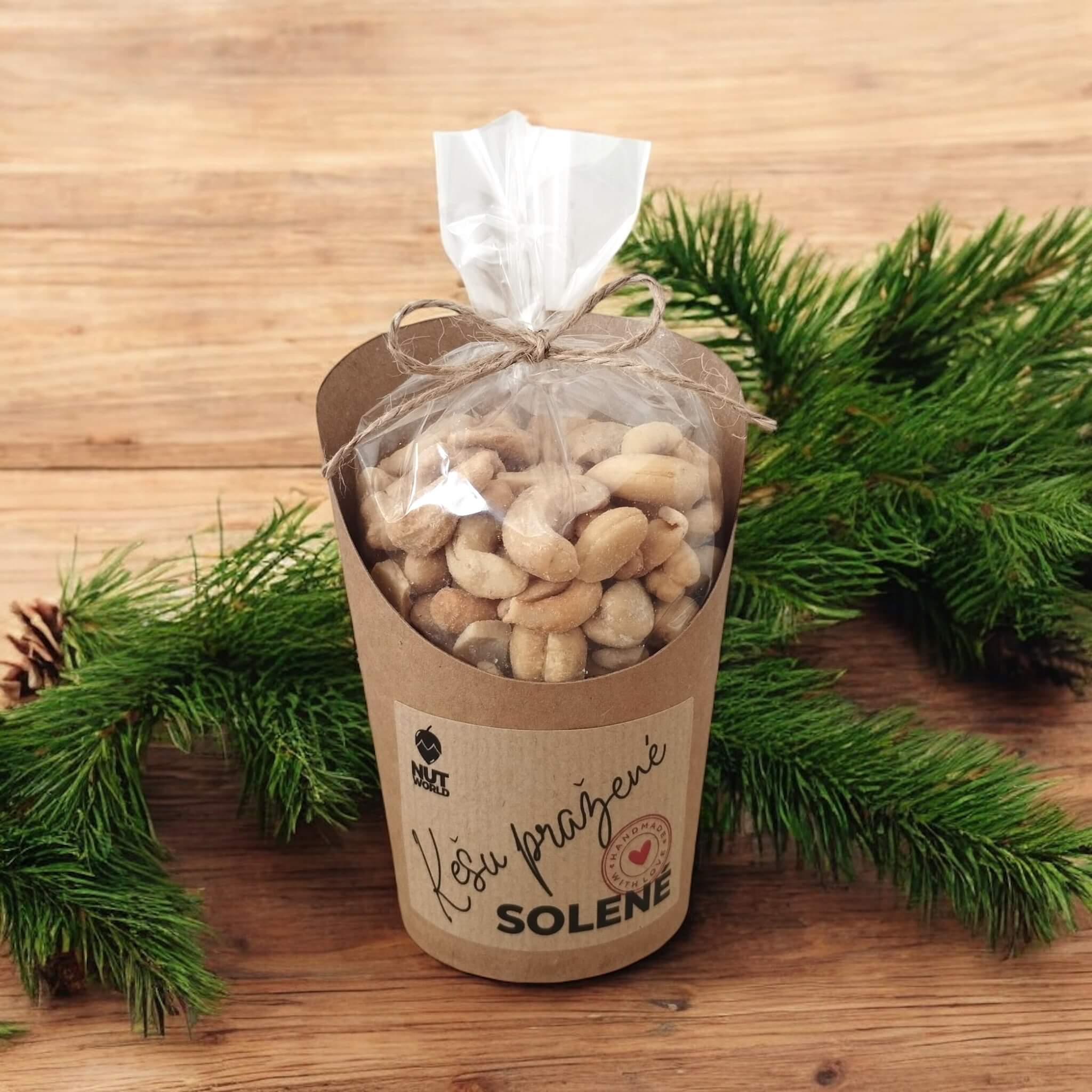 Kešu pražené solené v celofánku a kelímku 180g