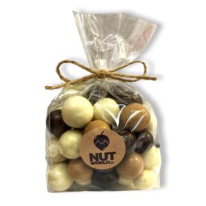 Lískové ořechy TŘÍBAREVNÉ  v celofánu 200g