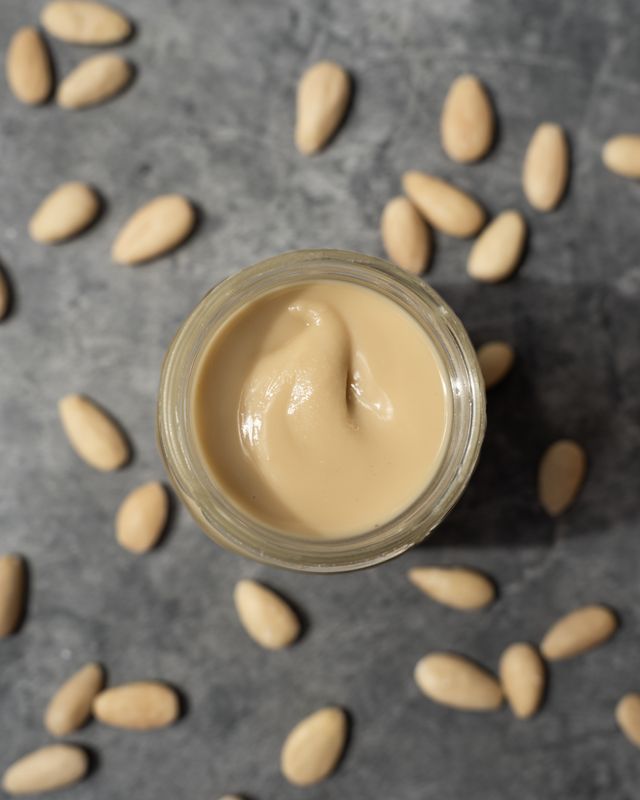 Bílé mandlové máslo z blanšírovaných mandlí BIO – smooth 250 g - Obrázek 3